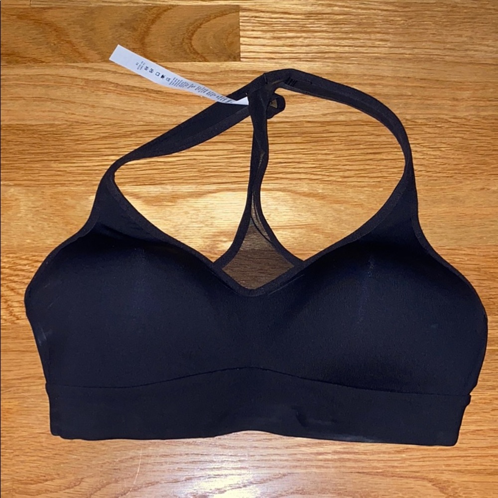 Women’s padded sports bra